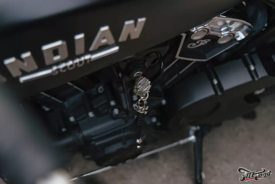 Окрасили детали мотоцикла Indian Scout в черный матовый цвет